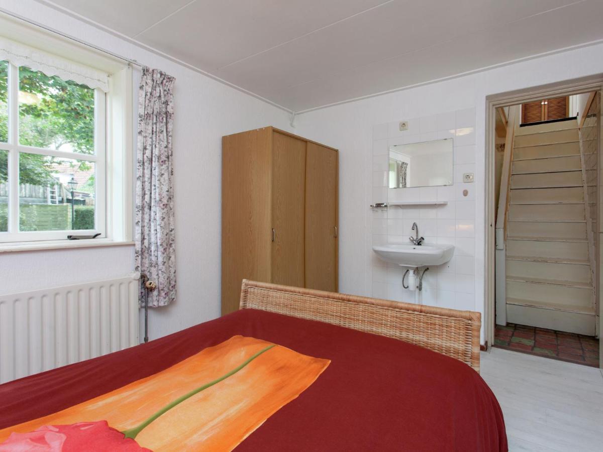 Fairytale Cottage In Nes Friesland With Garden Exterior foto